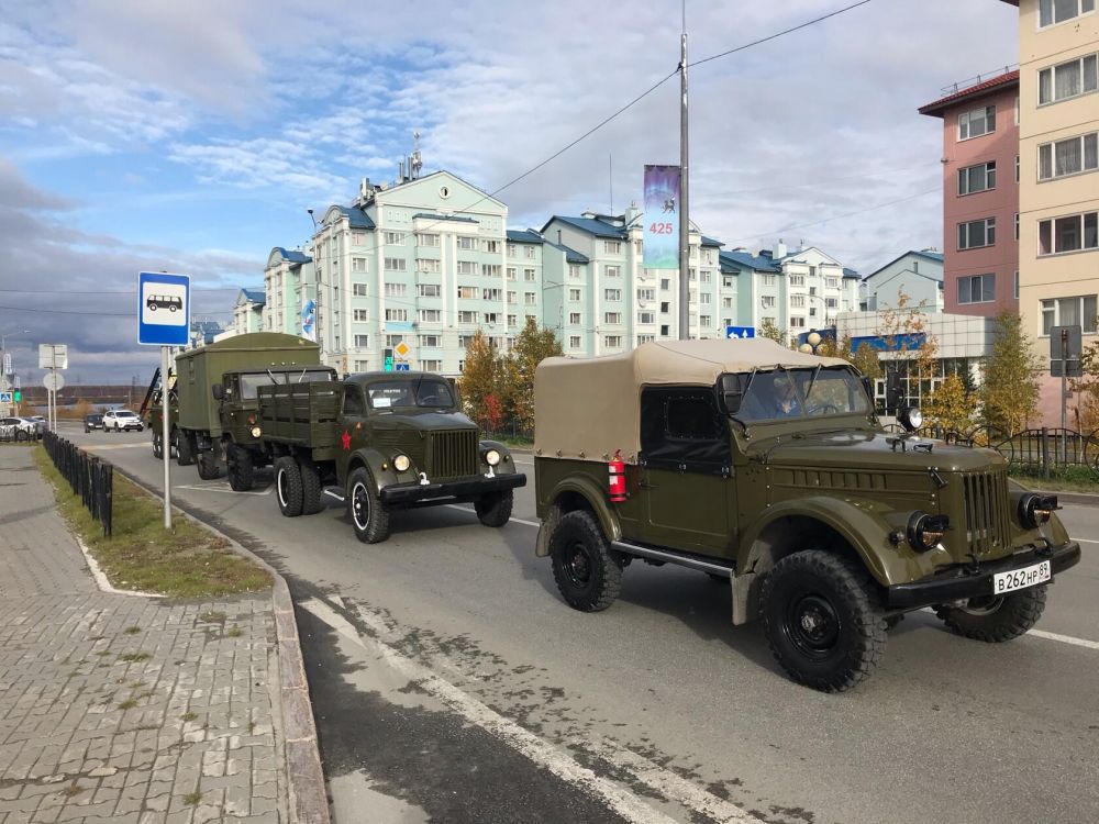 В Салехарде состоялся парад ретроавтомобилей, День города, 2020