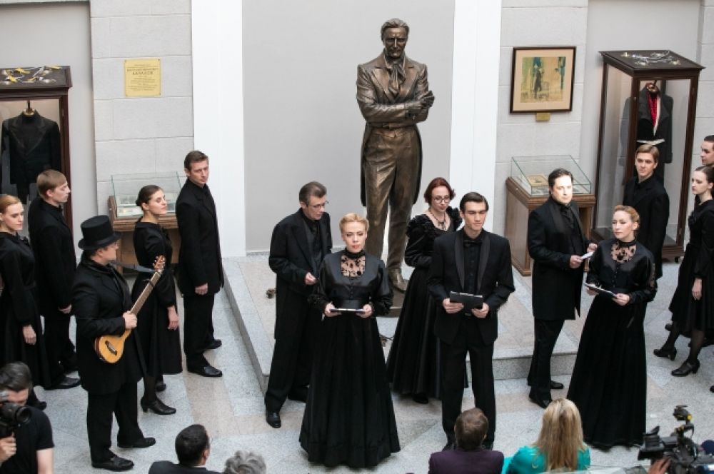 На церемонии открытия выставки артисты показали композицию, посвященную Качалову.