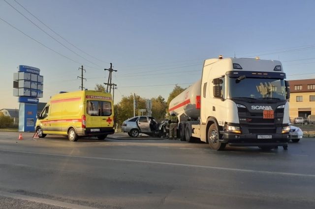 В Омске молодой водитель спровоцировал тройное ДТП