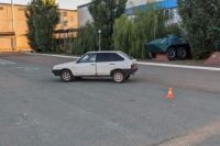В Оренбуржье 17-летний подросток погиб, упав на скорости с капота автомобиля. 