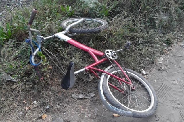 В Новотроицке неустановленный водитель сбил ребёнка на велосипеде и скрылся с места ДТП.