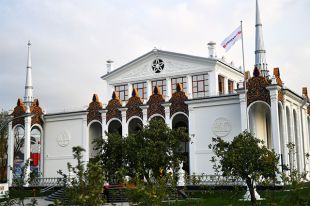 Павильон №25 «Нефть» на ВДНХ.
