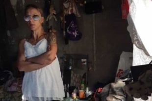 В Одессе женщина с семилетним ребенком жила в заброшенном доме.