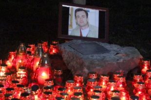 На фасаде НСЖУ открыли мемориальную доску Гонгадзе