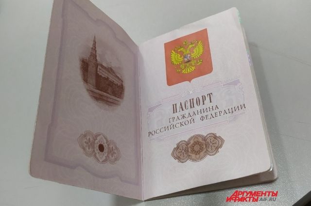 Жители горевшего в Краснодаре дома получили утраченные паспорта