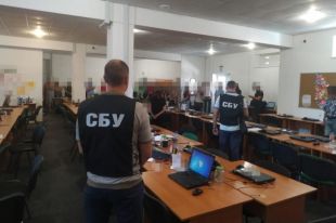 СБУ разоблачила мошенников, похищавших деньги с банковских счетов украинцев