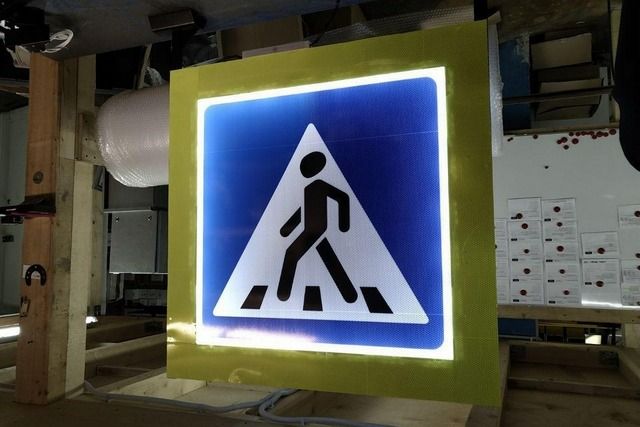 В Невинномысске установили дорожные знаки с подсветкой