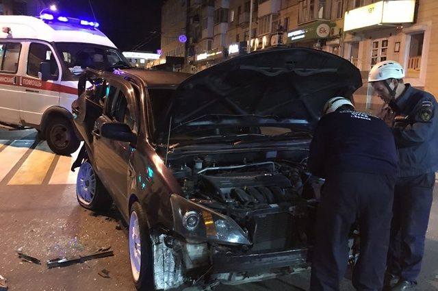 В аварии из трех машин рядом с площадью Ленина в Брянске пострадали люди