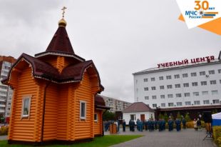 Тюменские спасатели приняли участие в праздничном богослужении