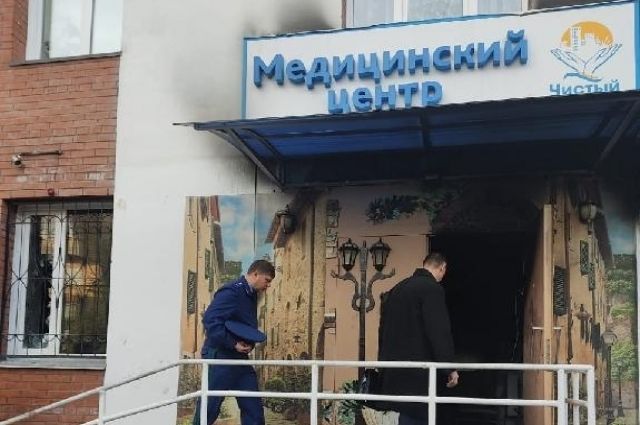 В Красноярске арестовали директора клиники после гибели пациентов в пожаре