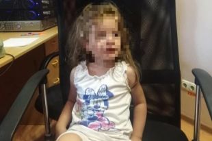 В Одессе четырехлетний ребенок сам гулял по городу, а мать отдыхала в кафе.