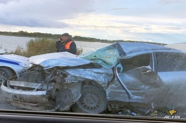 Водитель Toyota погиб в ДТП с грузовиком Scania под Новосибирском
