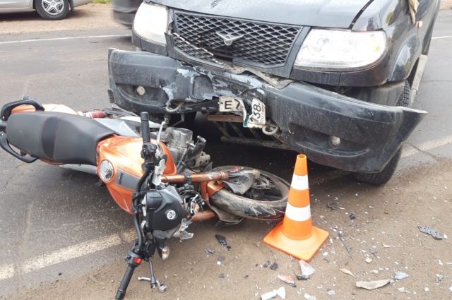 17-летний мотоциклист пострадал при столкновении с автомобилем в Иркутске