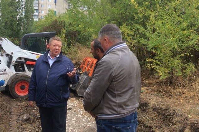 Николай Панков и жители Вольска обсудили качество ремонта тротуаров
