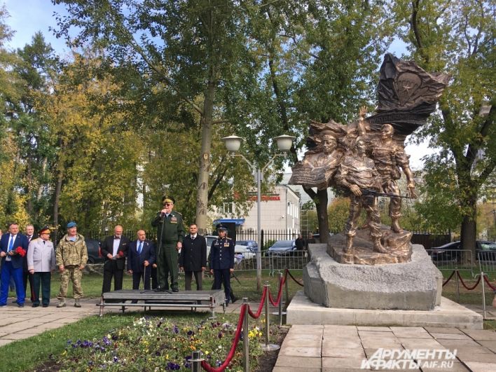 Открытие памятника ВДВ и генералу Маргелову в Перми. 