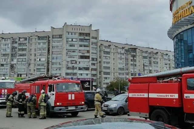 В ТЦ «Пушкарёвское кольцо» загорелся бутик: людей эвакуировали
