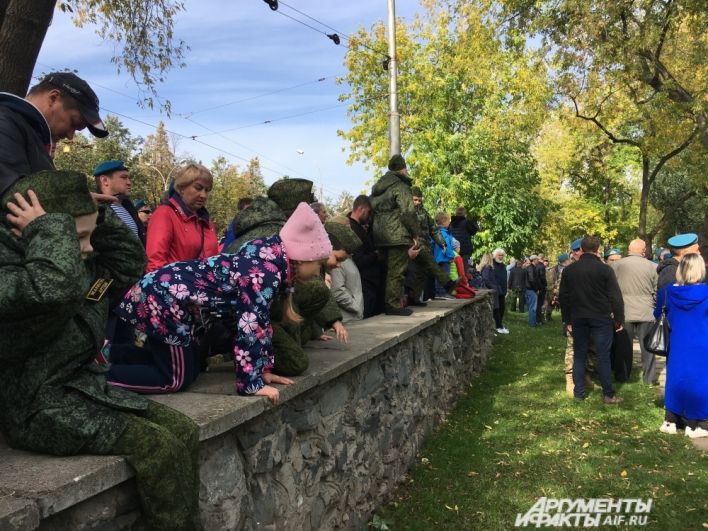 Открытие памятника ВДВ и генералу Маргелову в Перми. 