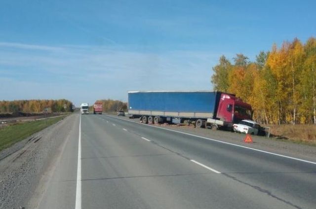 60-летний водитель «Жигулей» погиб в ДТП с фурой в Новосибирской области