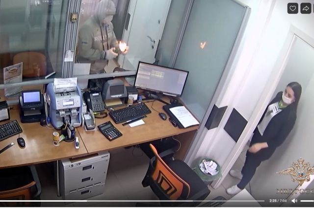 В подмосковном Домодедово житель Тульской области ограбил и поджег банк