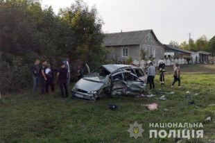 В Хмельницкой области грузовик въехал в легковушку: пострадали семь человек