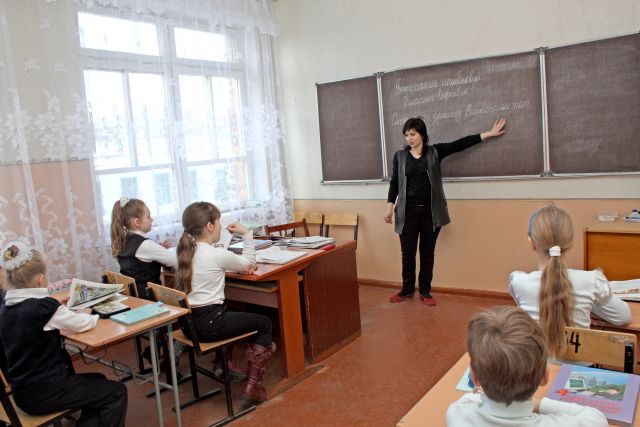 На дистанционное обучение отправили классы в восьми школах Саратова