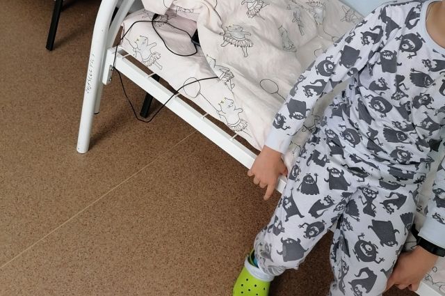 Сейчас семилетний школьник лежит в больнице. У него заторможена речь и болит голова. 