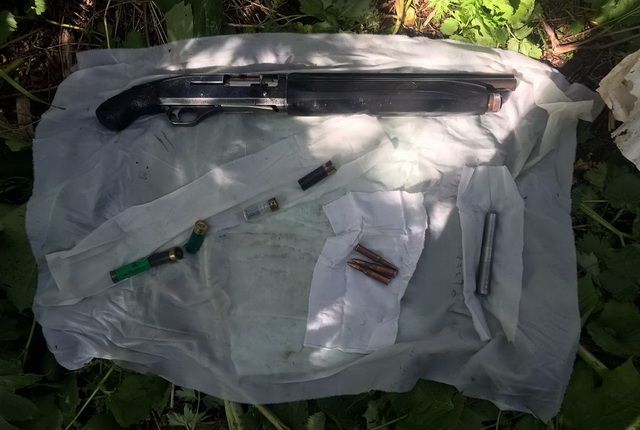 На Камчатке пограничники обнаружили схрон с оружием в сарае