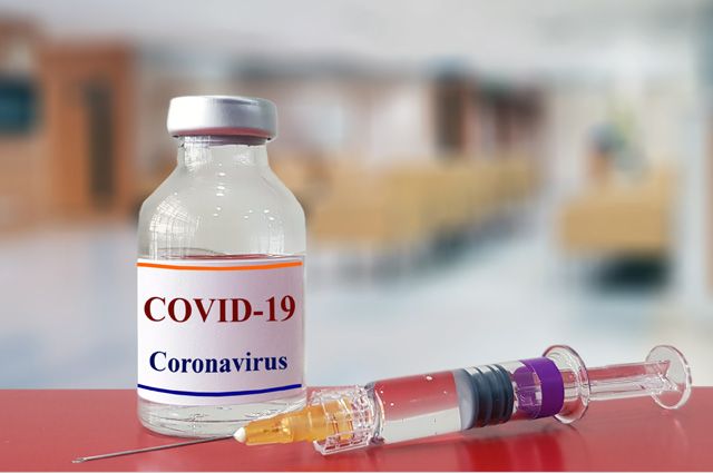Свердловское правительство рассказало, кого первым привьют от коронавируса