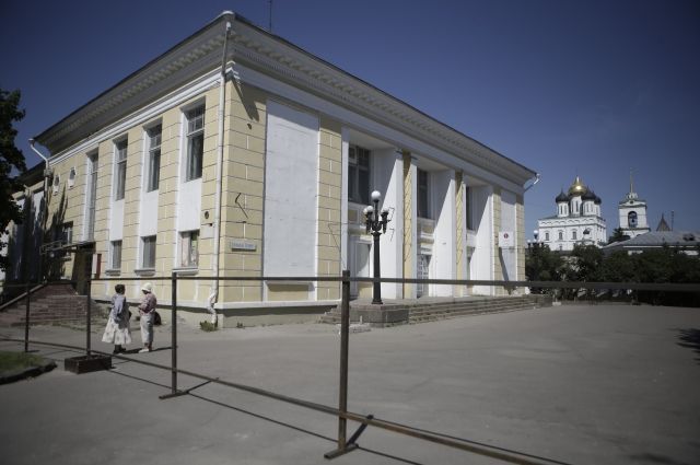 Здание кинотеатра «Октябрь» в Пскове отдадут под библиотеку