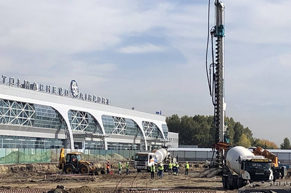 Торжественное погружение конструкции первой сваи на строительной площадке состоялось 15 сентября.
