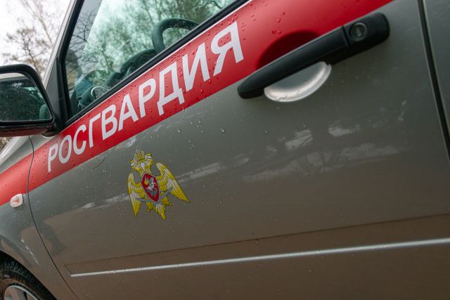 В Екатеринбурге силовики задержали подозреваемого в нападении на таксиста