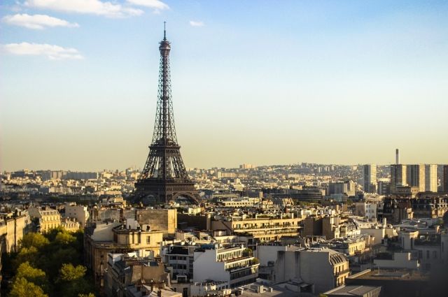 В Париже прошла эвакуация посетителей Эйфелевой башни из-за угрозы взрыва