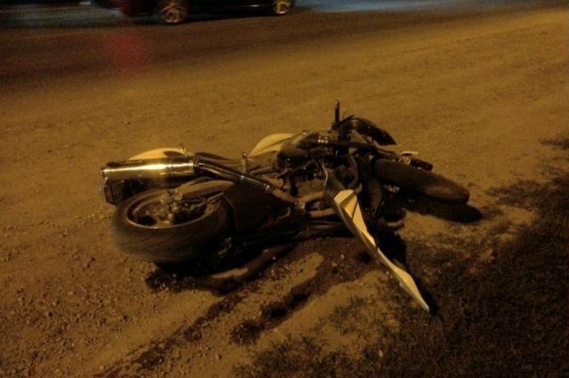 Под Анапой мотоциклист сбил двух пешеходов, один из них погиб