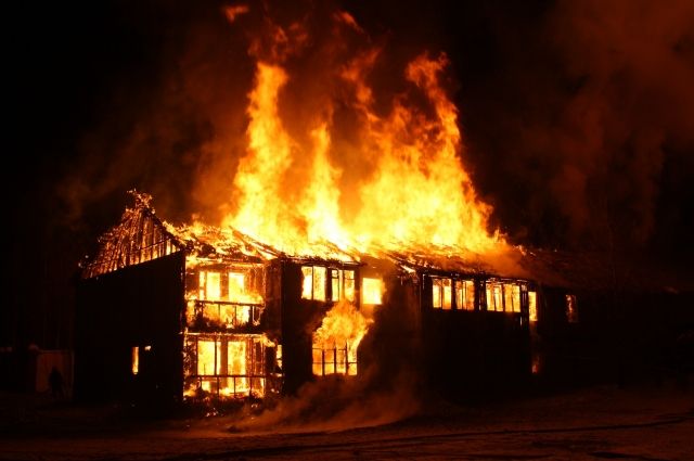 Горит и показывает: 11 фотографий пожаров с 11 историями
