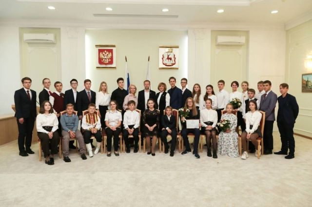 Нижегородские школьники получили городские стипендии