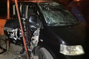 В Ровно неизвестный бросил гранату в микроавтобус