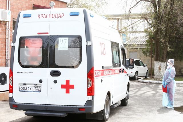 Минздрав прокомментировал очередь у одной из больниц в Новосибирске