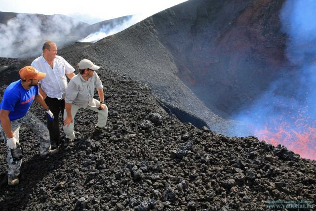 Туристы на вулкане Толбачик