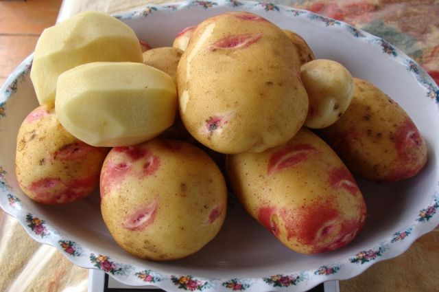 Как получить ведро картофеля с куста? Секреты посадки картофеля