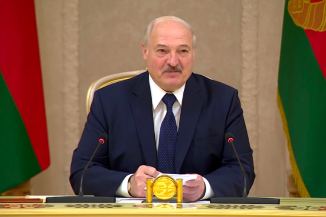 Лукашенко ответил на призыв Макрона покинуть пост президента Белоруссии