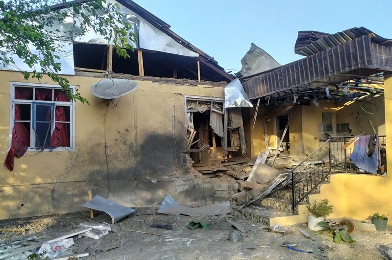 Разрушенный в результате обстрела жилой дом в Тертерском районе Азербайджана.