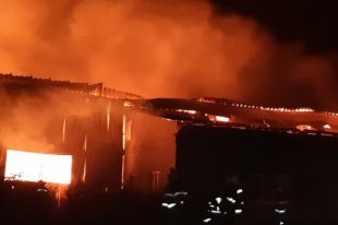 В Харьковской области произошел пожар на деревообрабатывающем предприятии.