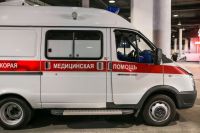 В Оренбурге машина скорой помощи застряла в разломе перед областной больницей из-за ремонта улицы Аксакова.
