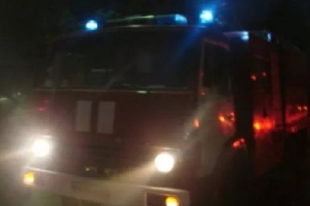 В двух районах Оренбуржья горели автомобиль и дом.