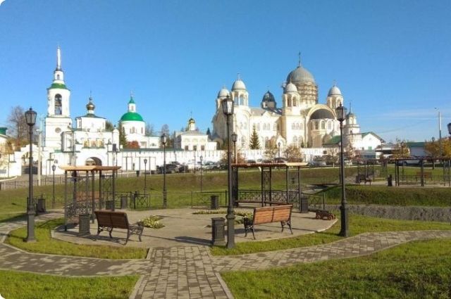 На обновлённой площади проводятся все православные и свет­ские праздники духовной столицы Урала, отсюда стартуют многочисленные экскурсионные туры