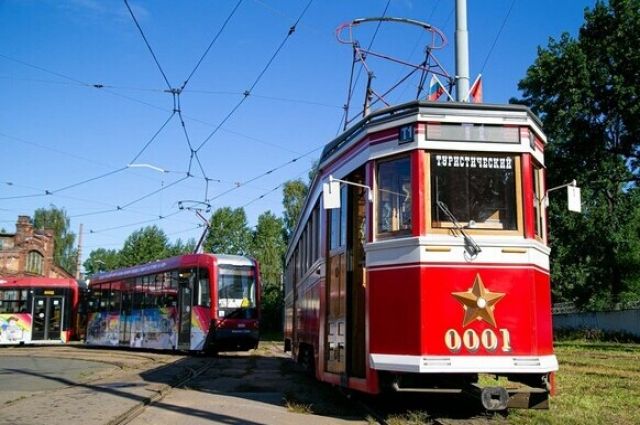 В Петербурге из-за обрыва контактного провода стоят трамваи