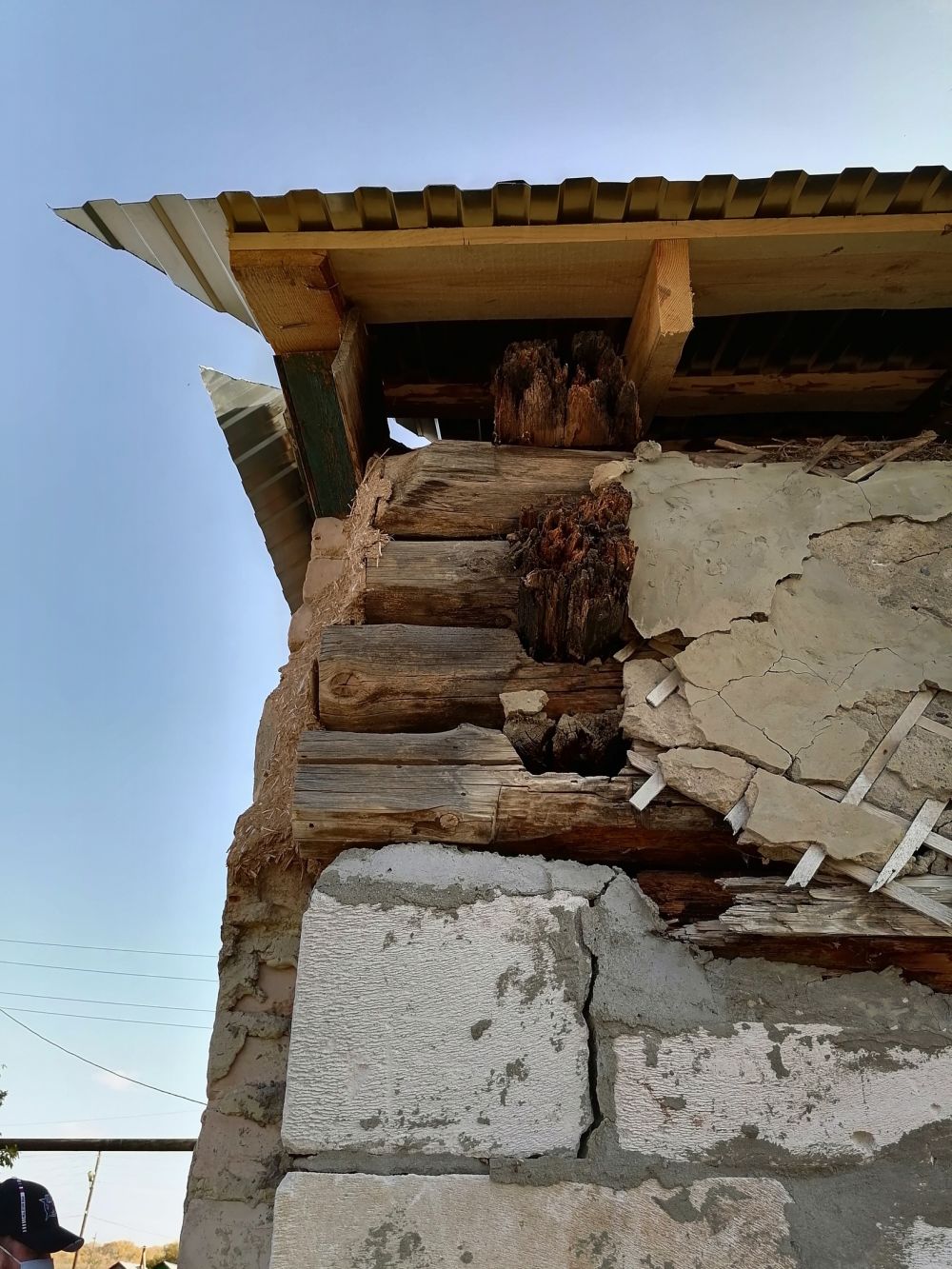 Это - стена и кровля ДЕТСКОГО САДА в с. Спасское Саракташского района.