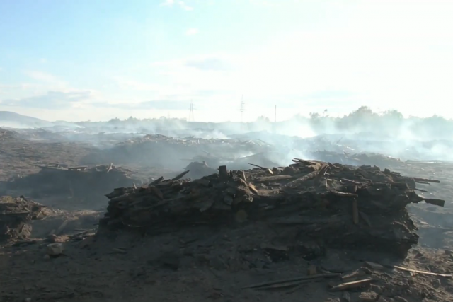 В Советской Гавани Хабаровского края горит свалка древесных отходов