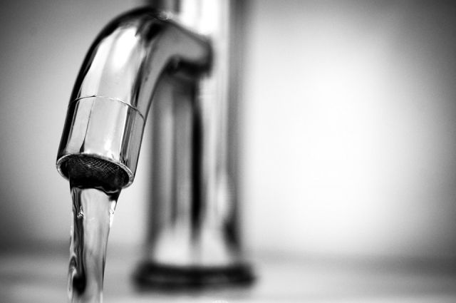 Власти раскрыли причину неравномерной подачи воды в Симферополе