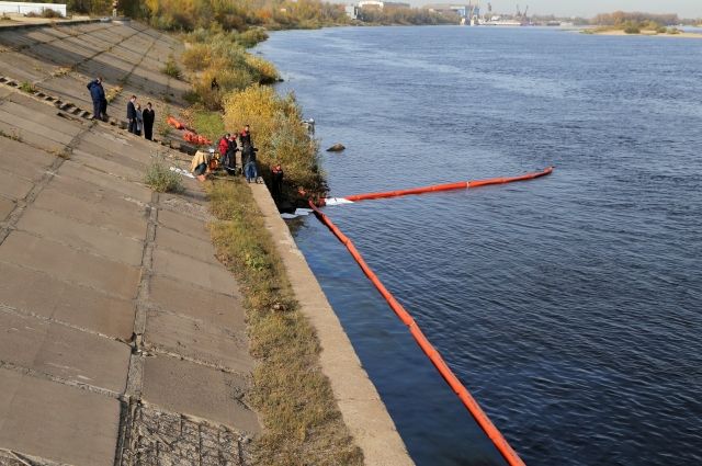 В Нижнем Новгороде собрали 600 литров нефтепродуктов с поверхности Волги